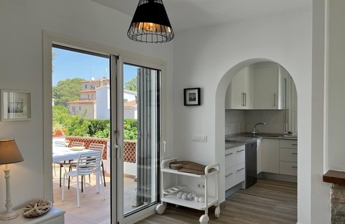 L'Escala Villa | Casa Del Mar- Gran villa con jardín y 2 piscinas a 50 metros de la playa