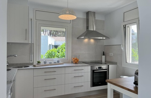 L'Escala Villa | Casa Del Mar- Gran villa con jardín y 2 piscinas a 50 metros de la playa