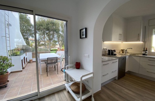 L'Escala Villa | Casa Del Mar- Gran villa con jardín y 2 piscinas a 50 metros de la playa