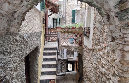 Perinaldo Apartamento | Casa del Gufo, Cozy vacation apartment with sea view