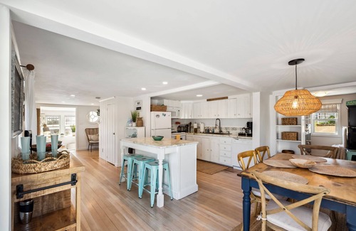 Newbury Casa | Casa Del Mare | Chic Cottage | Steps to Beach | AC