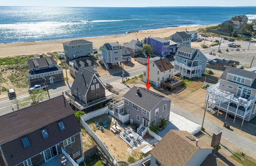 Newbury Casa | Casa Del Mare | Chic Cottage | Steps to Beach | AC