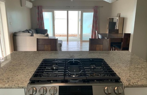 Tar Bay Apartamento | Casa Del Marjorie 2 bedroom beach house, beach right at your door steps,