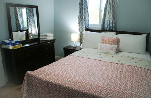 Tar Bay Apartamento | Casa Del Marjorie 2 bedroom beach house, beach right at your door steps,
