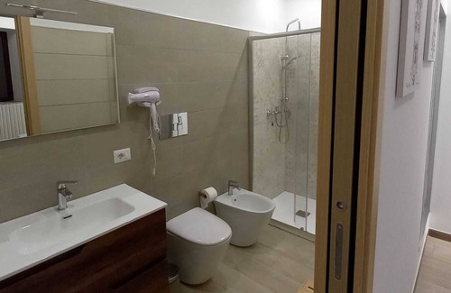 Enna Casa | Casa Del monte tourist rental (salmon room)