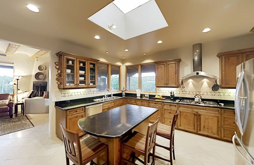 Tierra Preciosa Casa | Casa del Oso - luxury updates, central AC & Sangre de Cristo Mountain views