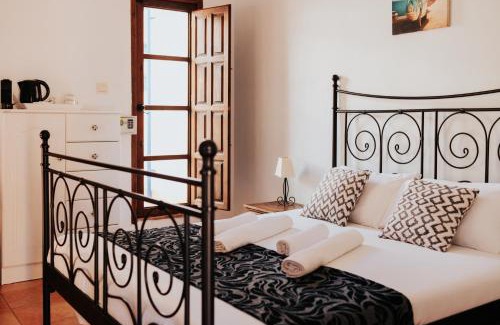 Pinos del Valle Cama Y Desayuno | Casa del Patio