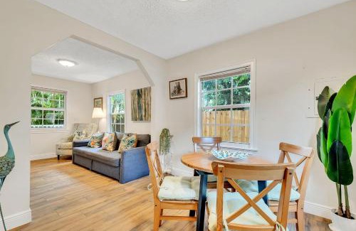 Little Havana Casa | Casa Del Rio 4 Bed 2 Bath Next to River 1826
