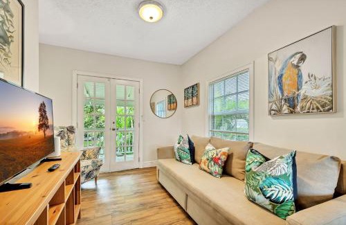 Little Havana Casa | Casa Del Rio 4 Bed 2 Bath Next to River 1826