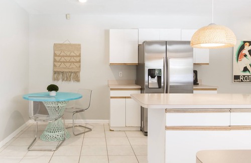 South Palm Park Neighborhood Association Casa | Casa Del Sol Pool Bungalow | Sleeps 8 | Near Beach