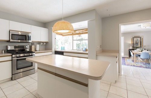 South Palm Park Neighborhood Association Casa | Casa Del Sol Pool Bungalow | Sleeps 8 | Near Beach