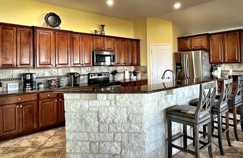 Canyon Lake Casa | Casa Del Sol - Sleeps 10 - Fiber WiFi - 4 min. from Comal Park.