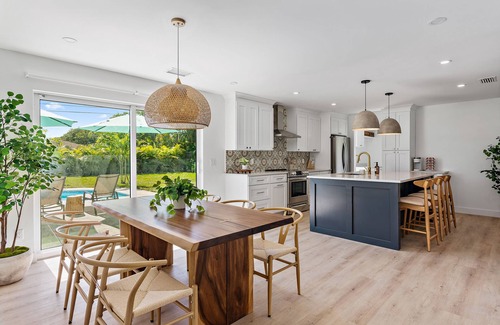 Palm Beach Gardens Casa | Casa Del Sol - Bike to Beach, Saltwater Pool & Private Backyard