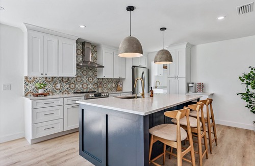 Palm Beach Gardens Casa | Casa Del Sol - Bike to Beach, Saltwater Pool & Private Backyard