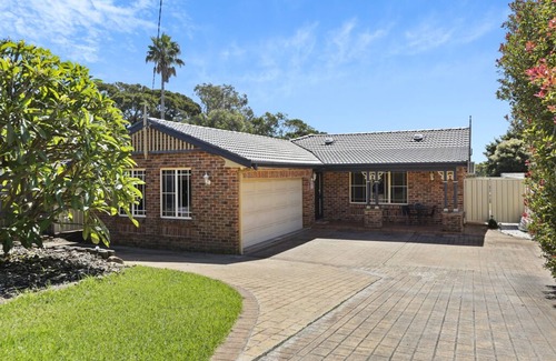 Kiama Heights Casa | Casa del SolnKiama 4 Bed with Pool & Spa, Sun-Drenched and North-Facing 🌞🏊🌴