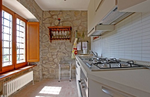Sansepolcro Casa | Casa Del Vescovo, Mountain Retreat - Casa restaurada del siglo XII.