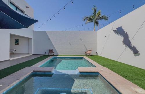 La Paz Apartamento | Casa Delfines, 2Br home in quiet neighborhood 10 min from downtown