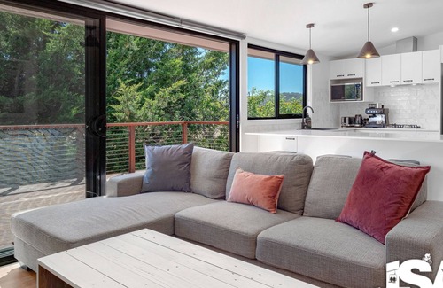 Jindabyne Casa | Casa Della Vita pet friendly modern townhouse