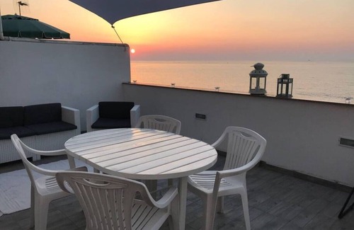Acquarone Casa | Casa delle Rondini con jardín y terraza con vistas al mar.