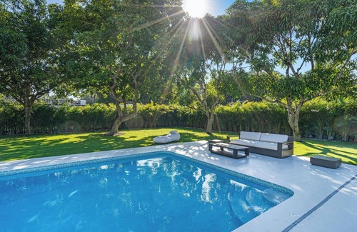 Ludlam Casa | Casa de lujo en Miami con acceso a cancha de pádel privada