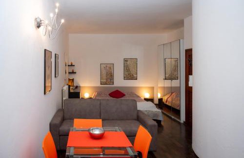Ferrara Historic Centre Apartamento | Casa di Flo - Medieval City Centre with WiFi & AC
