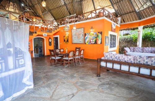 Diani Beach Villa | Casa Di Mia Luxury 4 br Villa with Pool and 3 min to the beach