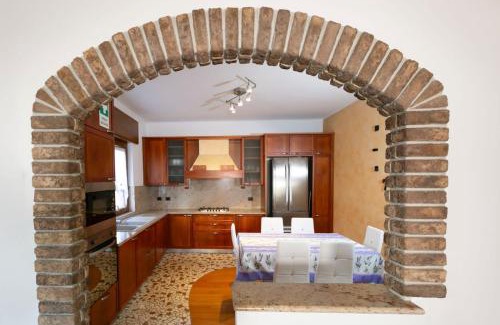 Besano Apartamento | Casa di RoSe - Free private parking