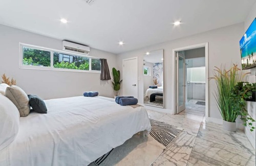 Ojus Villa | Casa Dior | Waterfront | Kayaks | 10min to beach