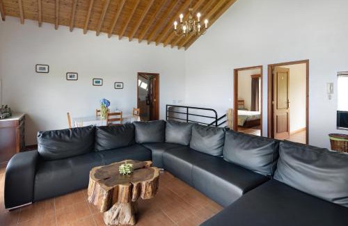 Achadinha Casa | Casa Do Monte