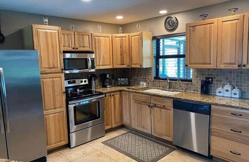 Caloosahatchee Casa | Pool, Spa, and Tranquility! A beautiful oasis in SE Cape Coral awaits!