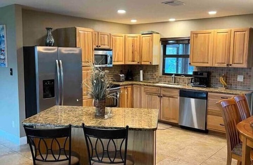 Caloosahatchee Casa | Pool, Spa, and Tranquility! A beautiful oasis in SE Cape Coral awaits!