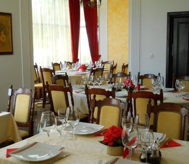 Curtea De Arges Hotel | Casa Domneasca