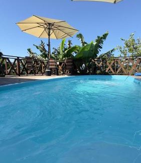Piratuba Casa | Casa dos Gerânios com Piscina - 4 Quartos climatizados, espaçosa ideal para encontro de grupos e familiares, próximo do Parque Termal!