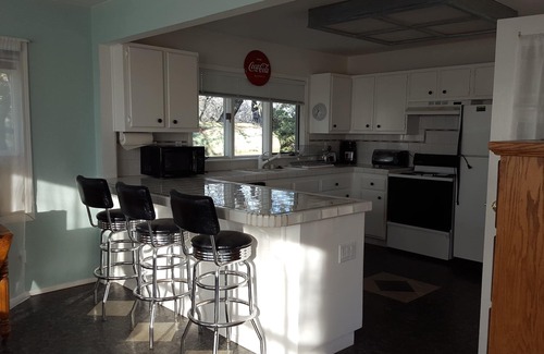 Loomis Cabaña | Casa Dragonfly California ~ Casita con una vista de Horseshoe Bar Rd