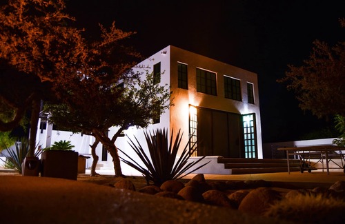 La Fortuna Villa | Casa E&N. Just steps from the famous surf break Shipwrecks Bay
