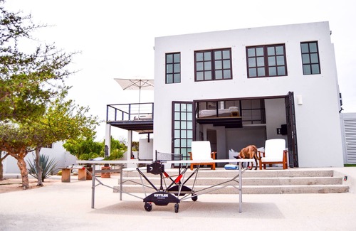 La Fortuna Villa | Casa E&N. Just steps from the famous surf break Shipwrecks Bay