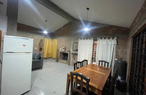Villa Parque Síquiman Casa | CASA EL GRINGO ubicada en Villa Parque Siquiman con vista al río tres habitaciones y capacidad para ocho personas