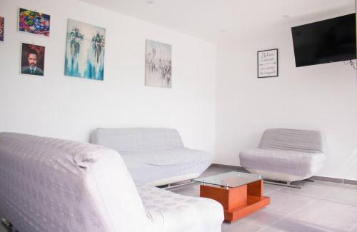 Mala Casa | Casa Elizabeth - Recreate