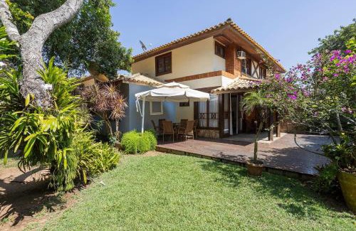 Praia Rasa Casa | Casa em Búzios: 3 Quartos, Varanda e Garagem |VF32