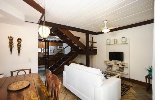 Praia Rasa Casa | Casa em Búzios: 3 Quartos, Varanda e Garagem |VF32