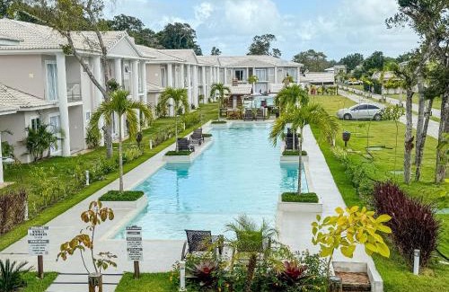 Arraial d'Ajuda Casa | Casa em condomínio a 200m da praia em Arraial D'ajuda, com 3 suites, sala climatizada, área gourmet privativa, Internet 300MBPS, condomínio com piscinas adulto e infantil, sauna, quadra de beach tenis e portaria 24hrs.