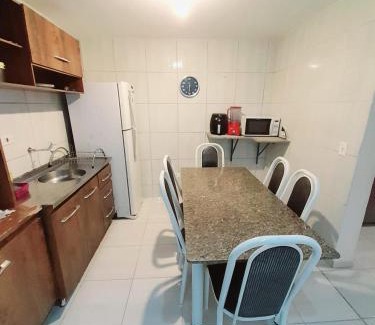 Matinhos Casa | Casa em condomínio, com piscina, parquinho infantil, internet 500mb, ideal para família, garagem para 2 carros, com 2 quartos sendo 1 suíte, com Smart TV, 400m da PRAIA