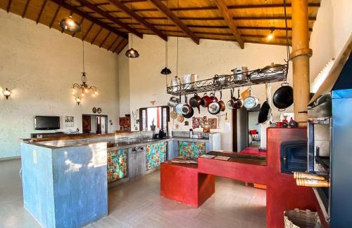 Carrancas Casa | Casa em ponto turístico de Carrancas, com PISCINA, VISTA de Cinema, 3 Suítes, cozinha EQUIPADA, NATUREZA exuberante, acesso à represa