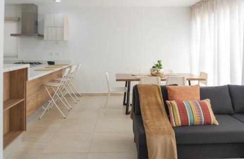 Cerritos Casa | Casa en fraccionamiento privado con alberca y asadores - Almarena 1438