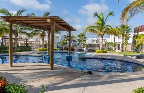 Cerritos Casa | Casa en fraccionamiento privado con alberca y asadores - Almarena 1438