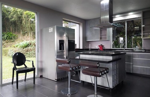 Medellin Villa | Casa en la montaña con hermosa vista a Medellín