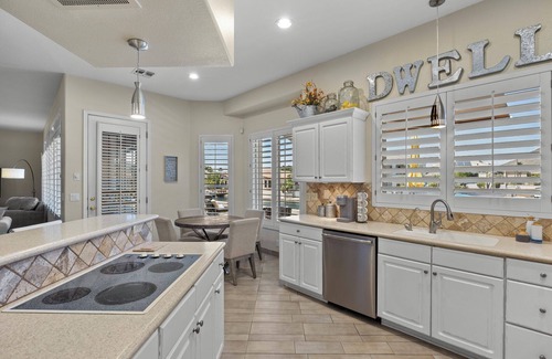Arrowhead Lakes Casa | "Casa En'Lago” Cardinals Football, Heated Pool, Pontoon Boat, Fishing, Mini Golf