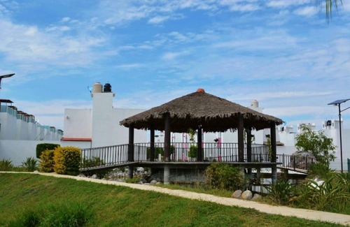 Tequesquitengo Casa | House in Tequesquitengo with Aqua Zone