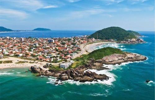 Enseada Casa | Casa Enseada, Prainha, Praia Grande prox mar com 2 ar split