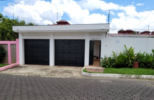 Managua Casa | Casa Entera con Alberca en las Colinas Managua, Apta Para Familias